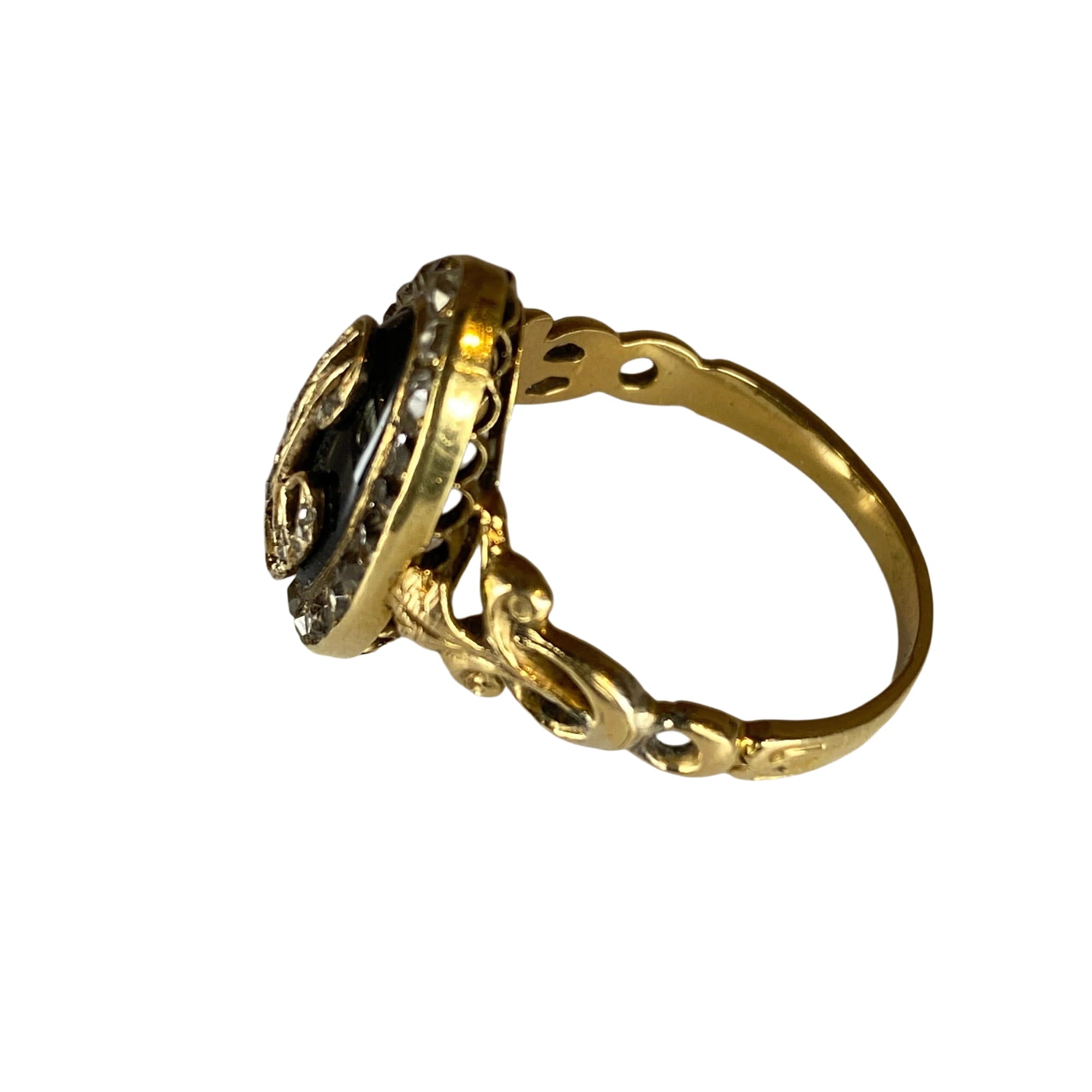 Bague marquise en 18 carats émail bleu et diamants vers 1850