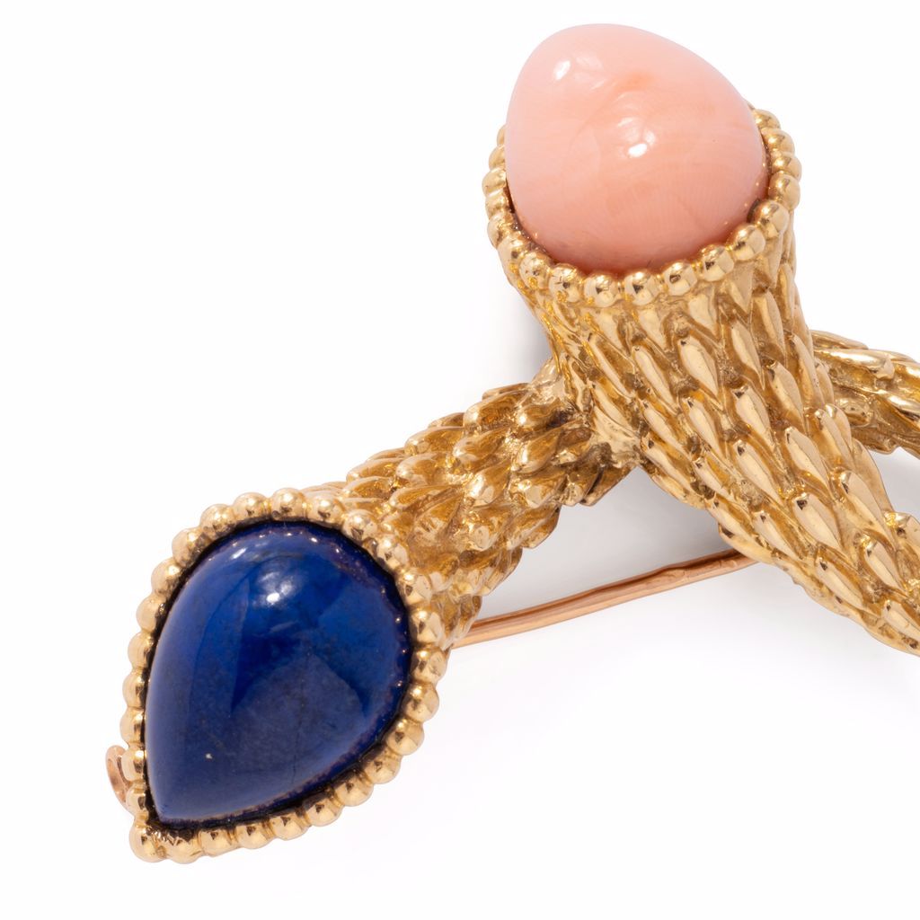 BOUCHERON “Bohemian Serpent” brooch, in yellow gold, coral and lapis lazuli