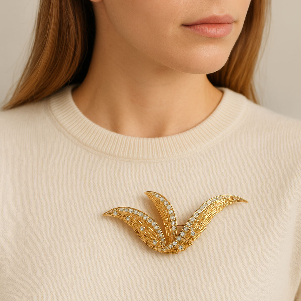 Broche en or gris et jaune