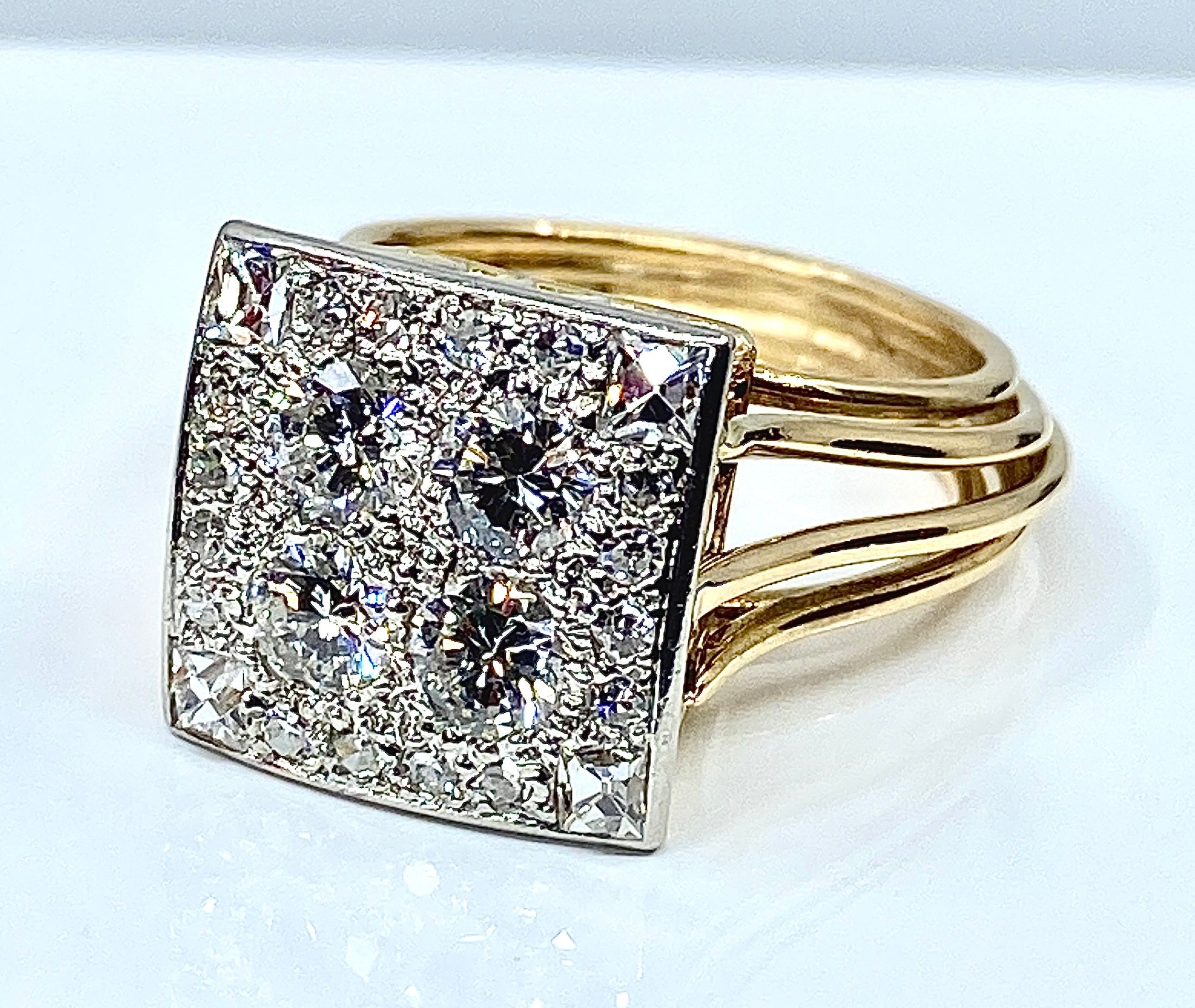 Ring in yellow gold, white gold and diamonds
