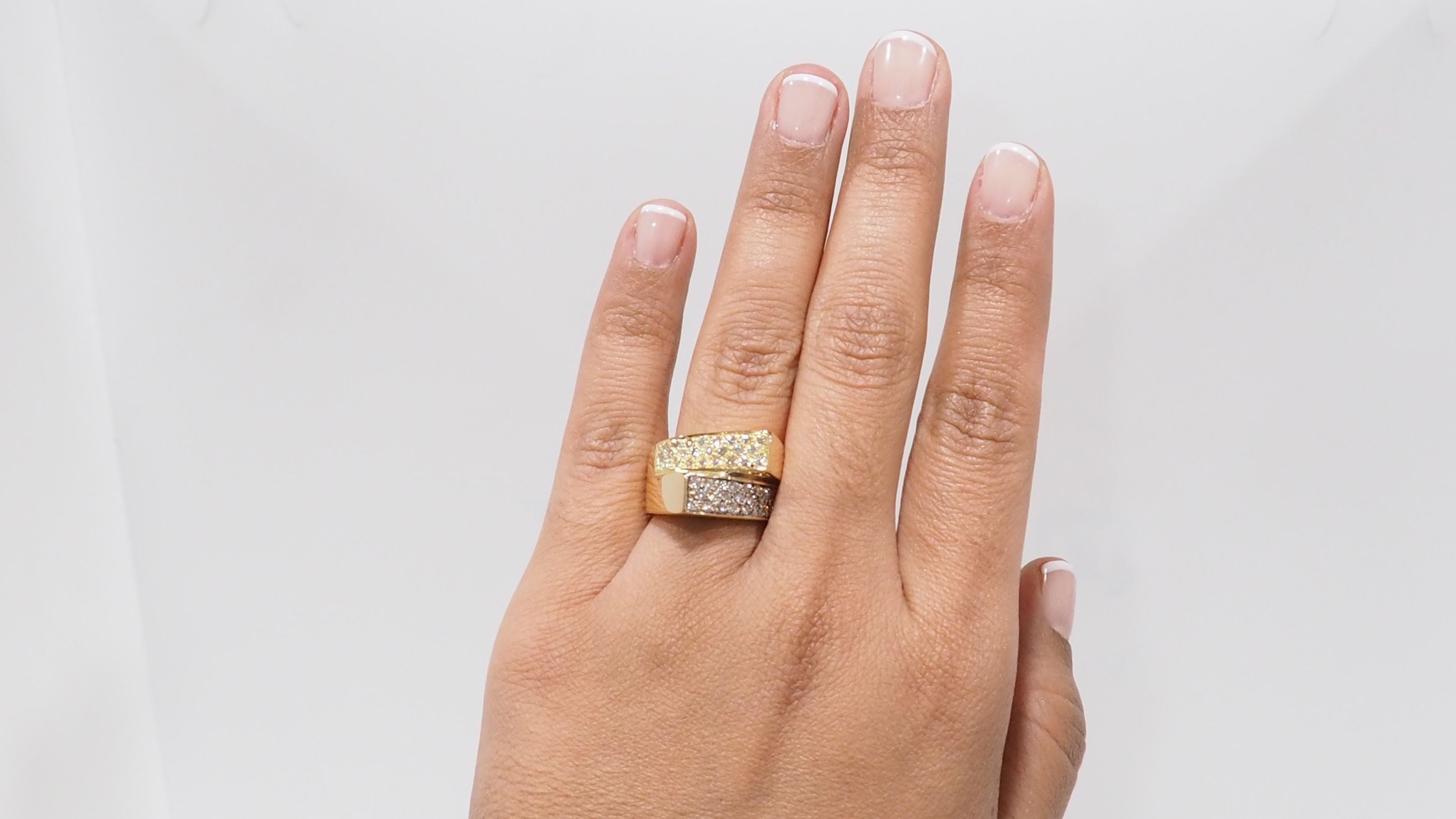 Bague pavage en or jaune et diamants