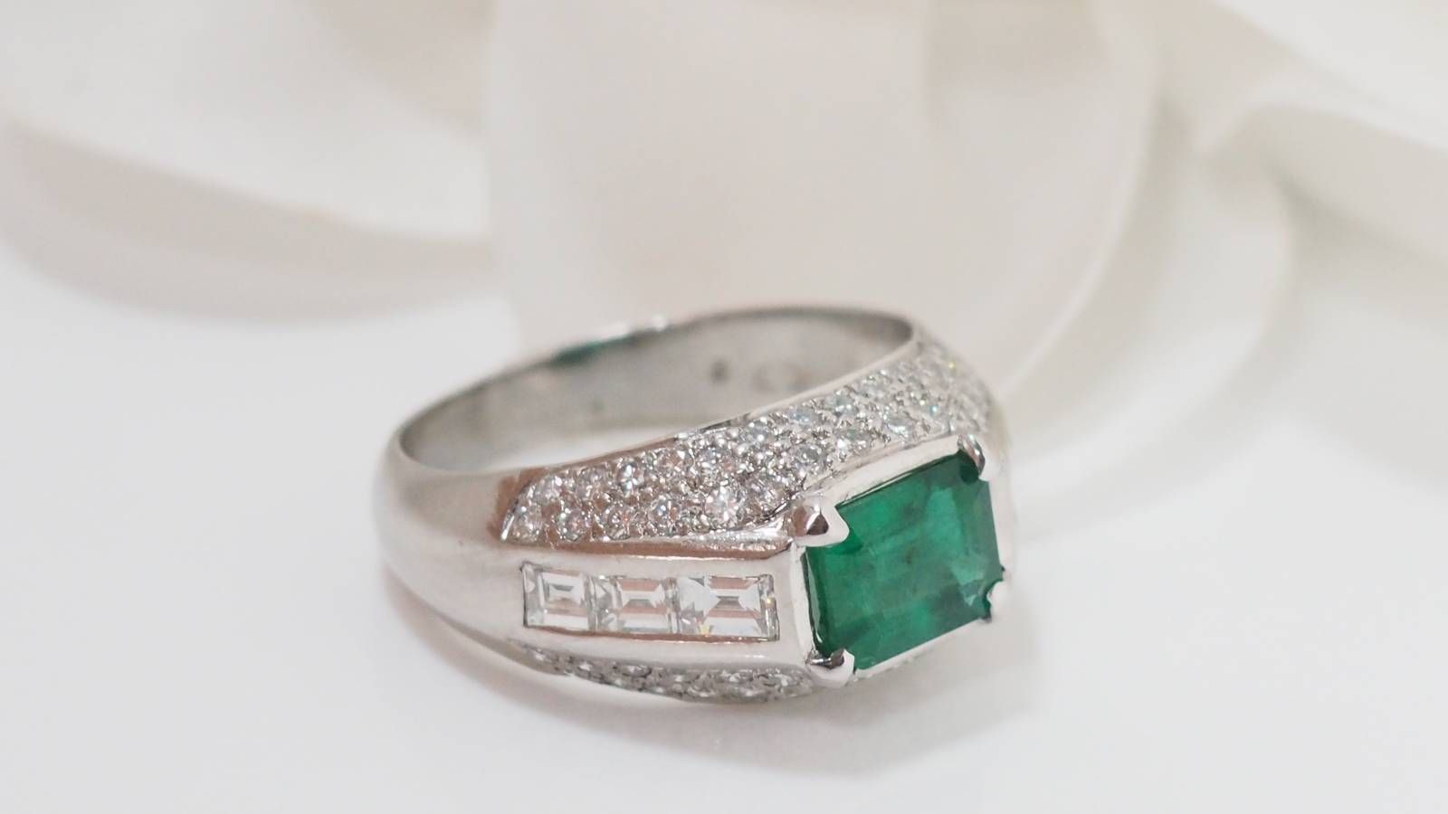 Emerald and diamond white gold bangle ring 
