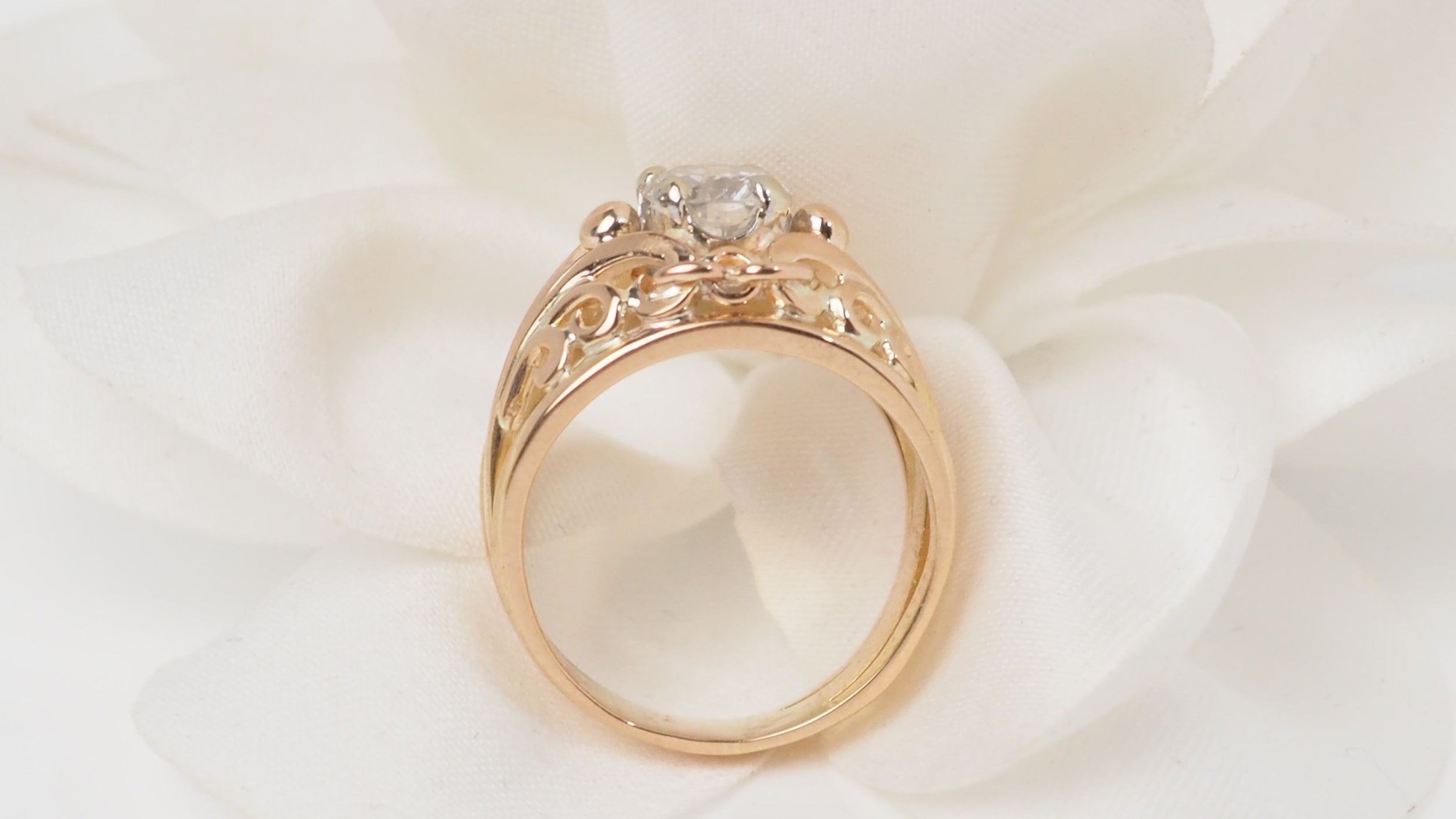 Bague ancienne en or rose et diamant