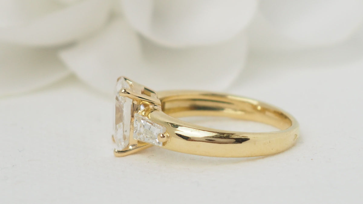 Bague en or jaune et diamant coussin 2cts Certifié
