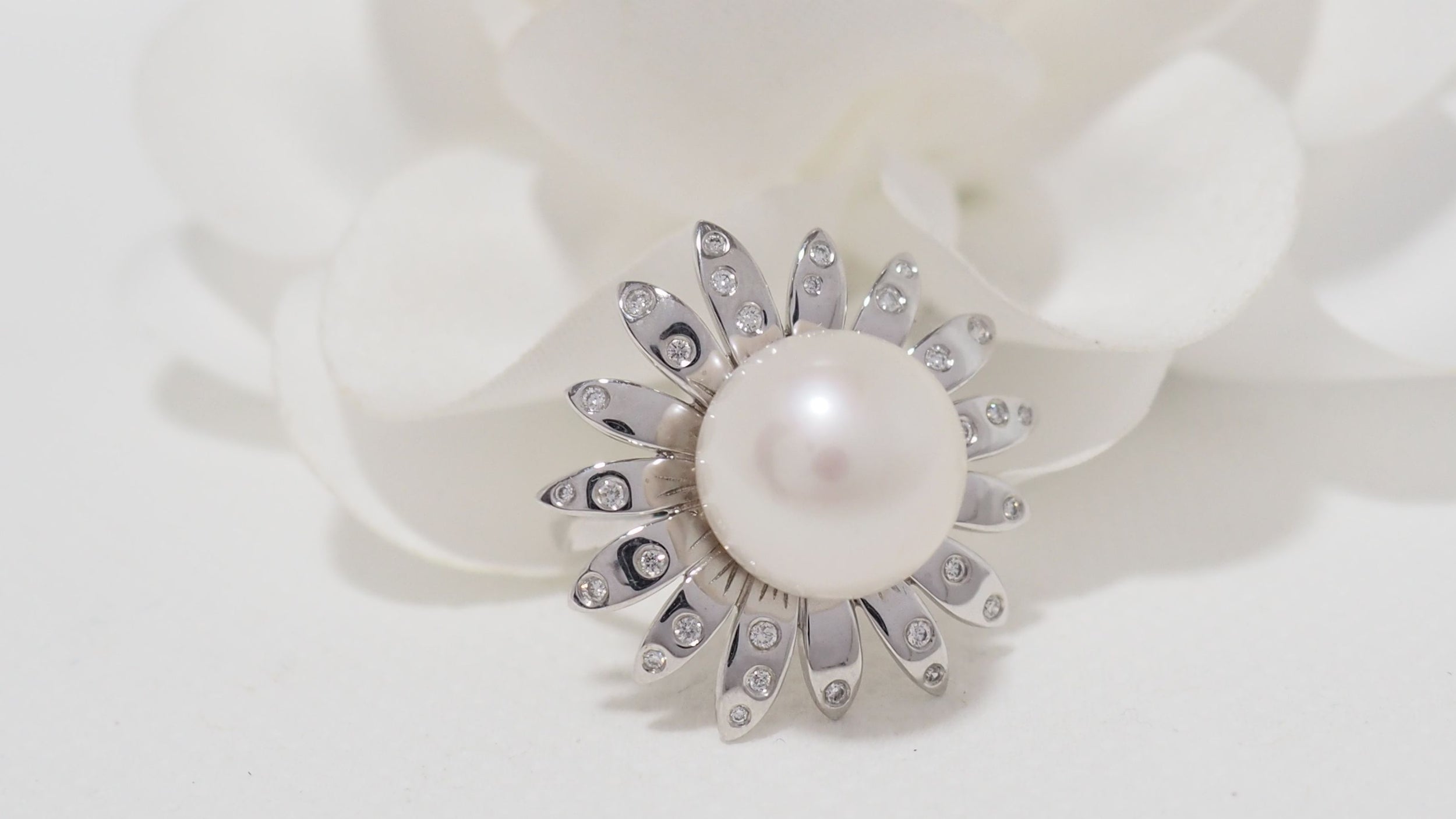 Bague Mauboussin or blanc Au café des 2 amours perle de culture et diamants