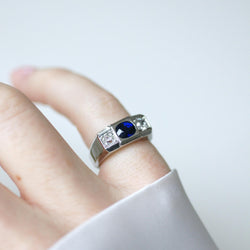 Bague LOUIS HEISSLER chevalière art deco en platine et saphir non chauffé