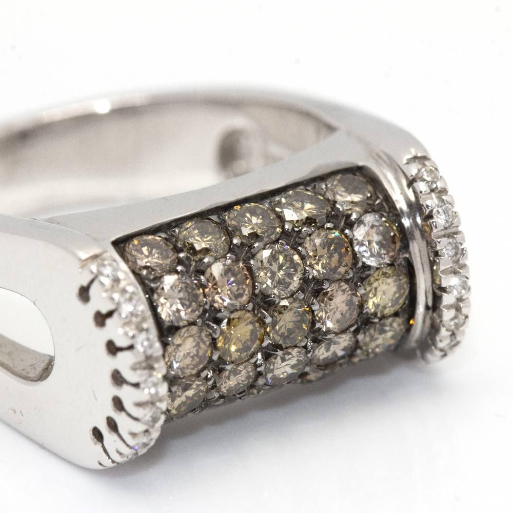 Bague en or blanc et diamants Champagne d'occasion