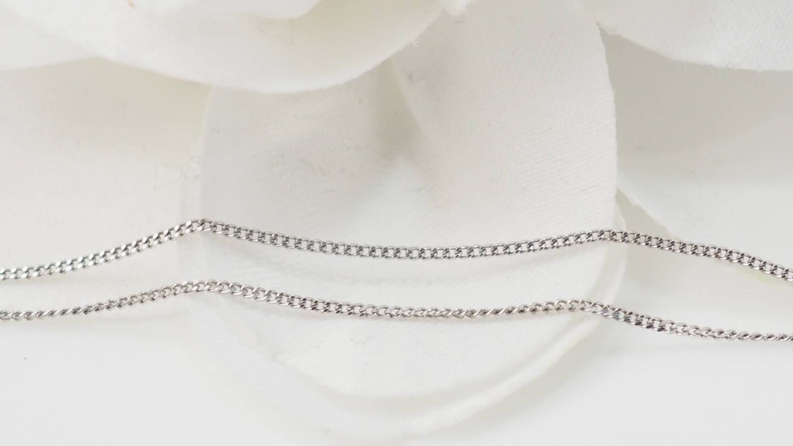 Collier en or blanc, tanzanite et diamants