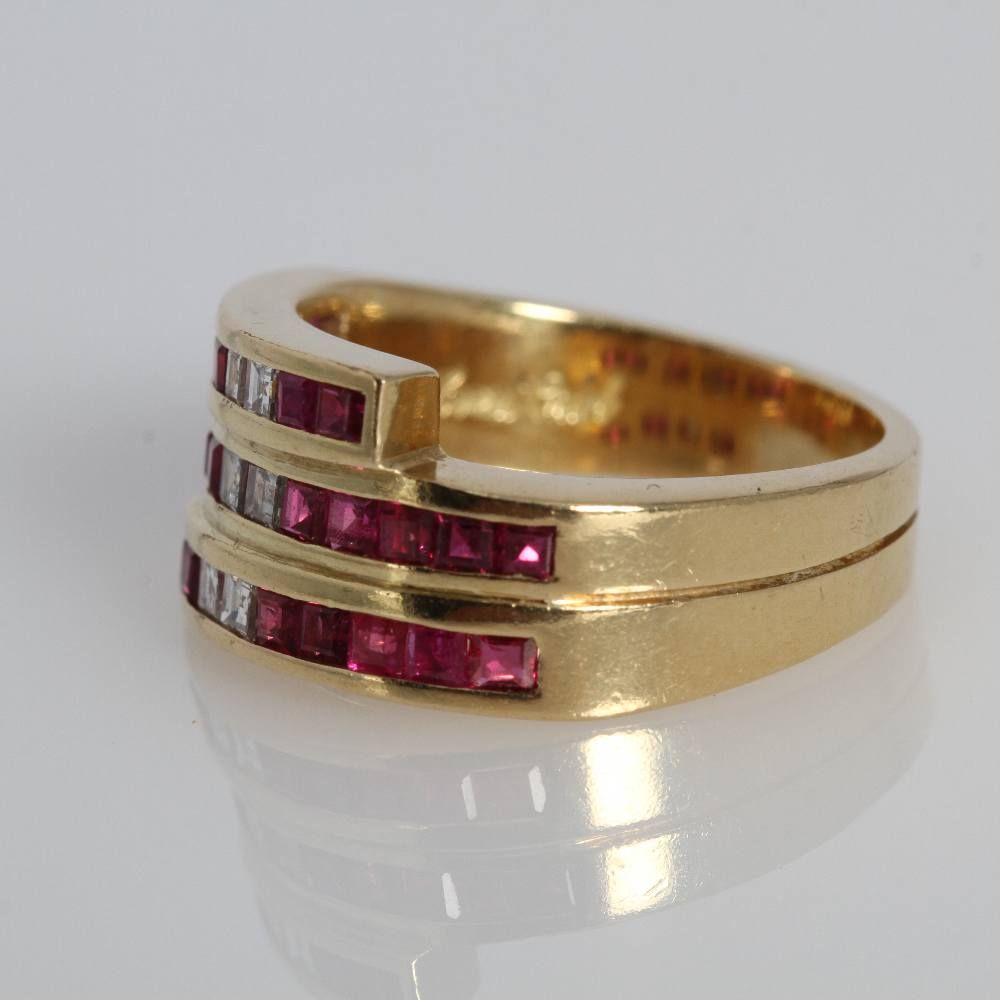 Bague en or 18k avec rubis et diamants