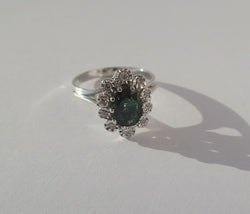 Bague Pompadour Saphir vert Diamants Or blanc