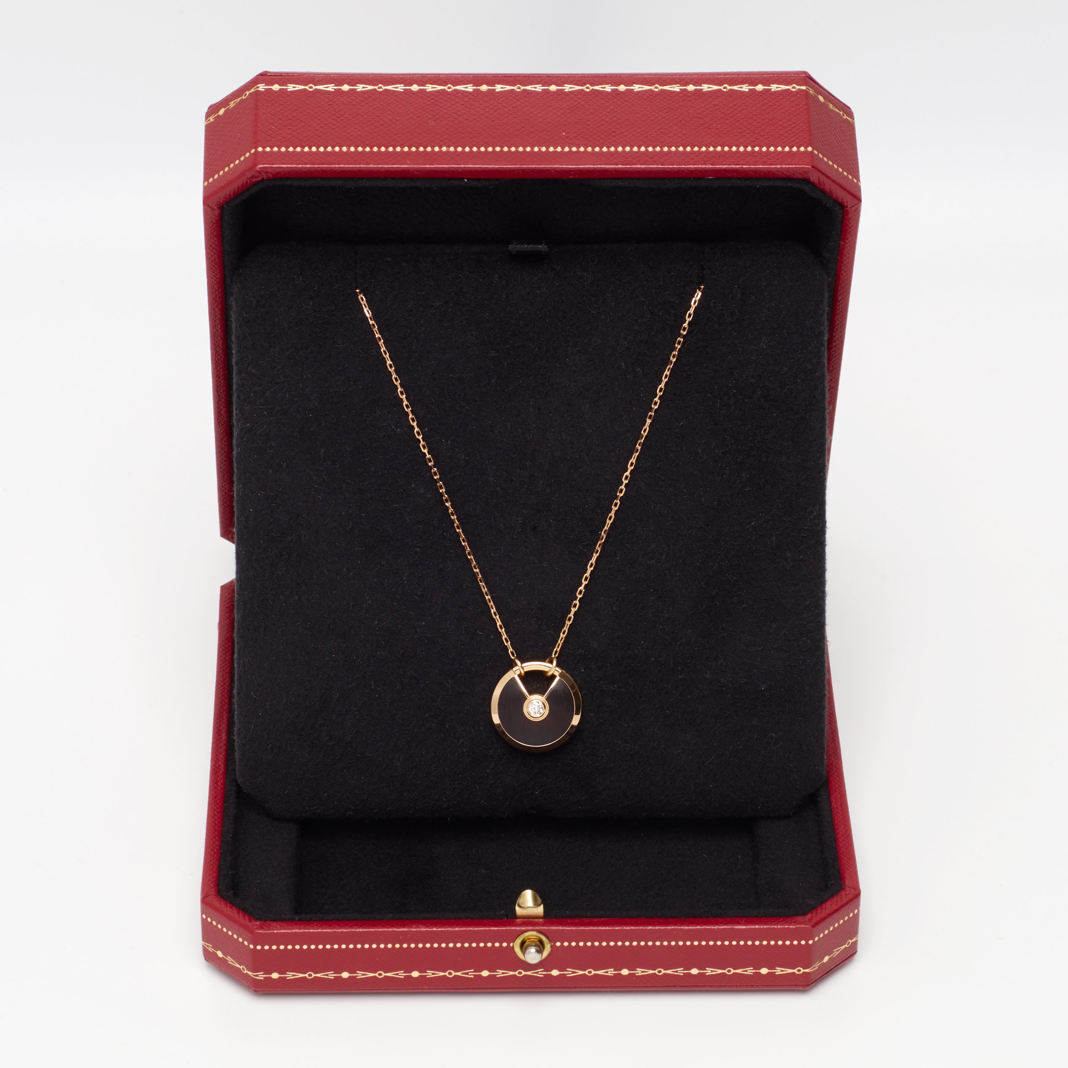 Sautoir Cartier Amulette PM en or rose et bois d'amourette