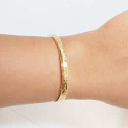 Bracelet jonc décor floral en or jaune