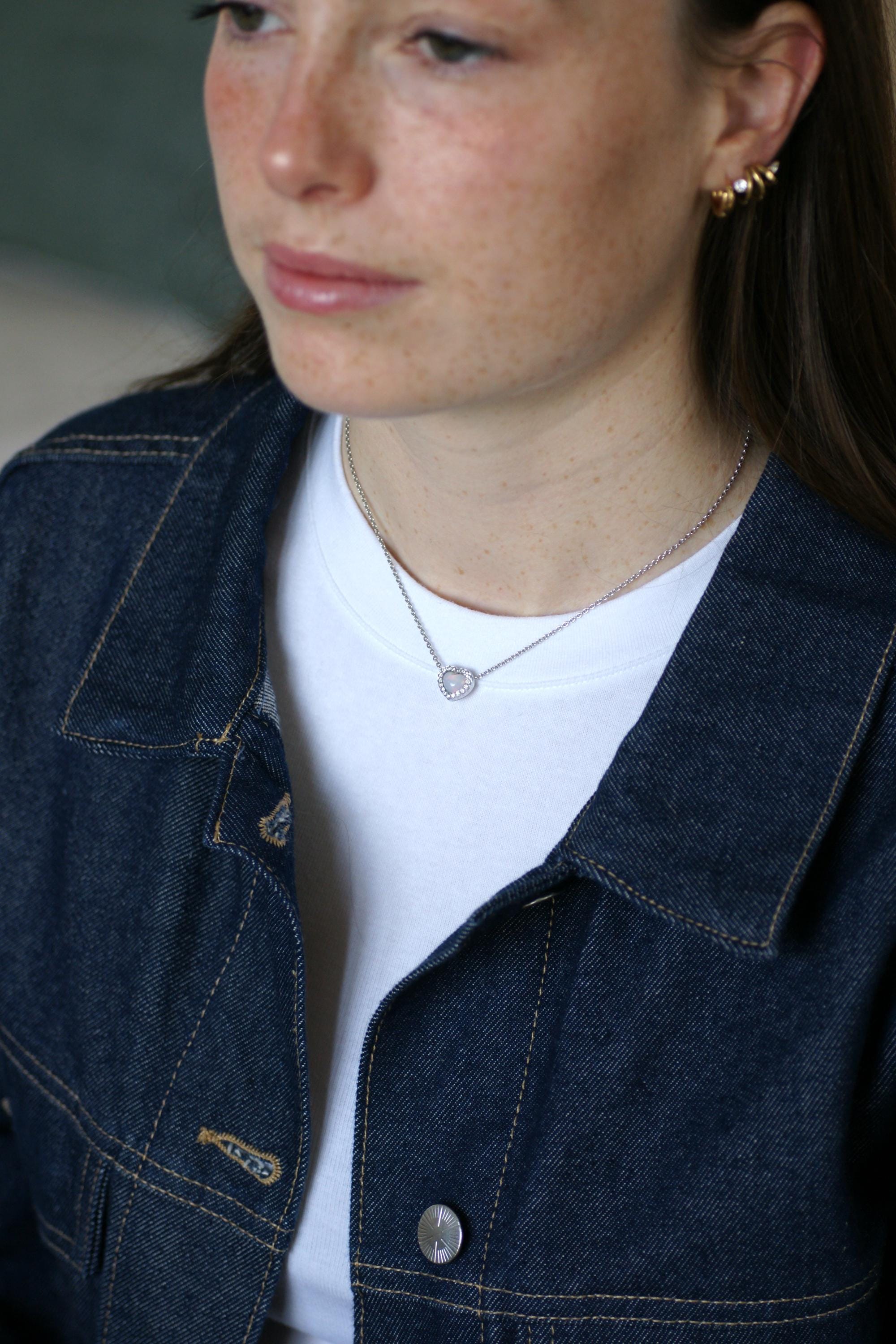 Collier Dior Happy Birth Coeur Opale et Diamants sur Or Blanc