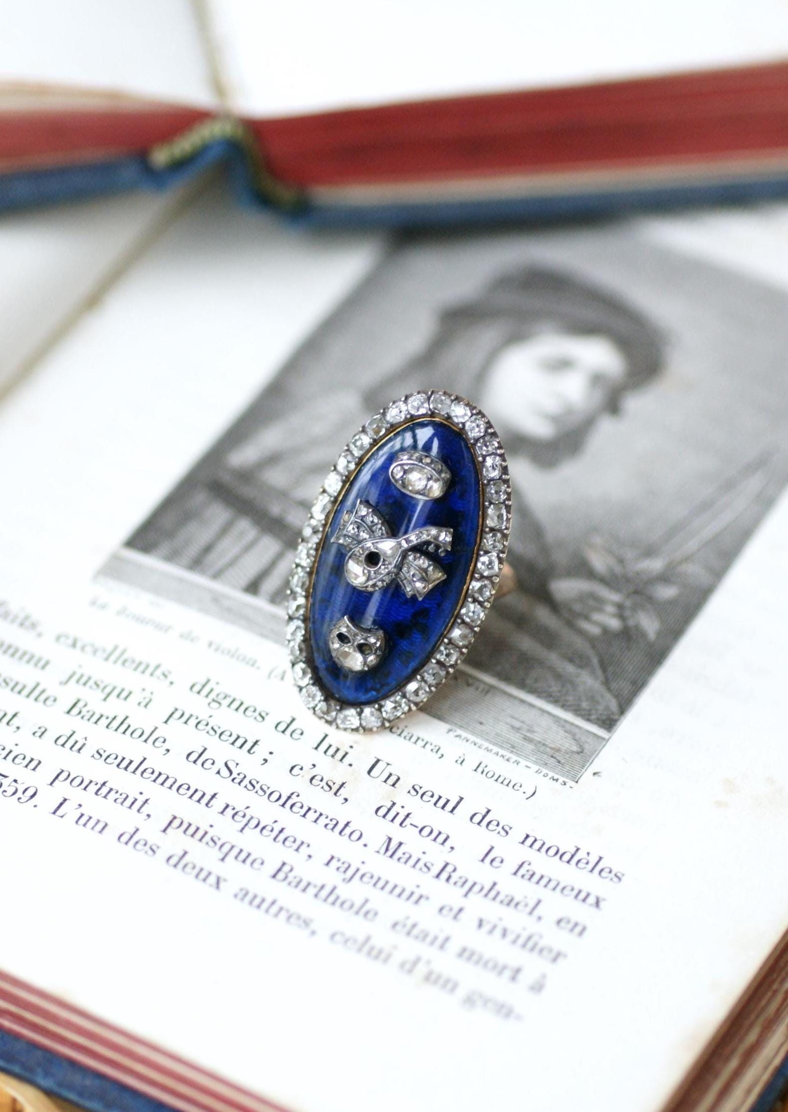 Bague navette en or rose et argent avec diamants et émail bleu