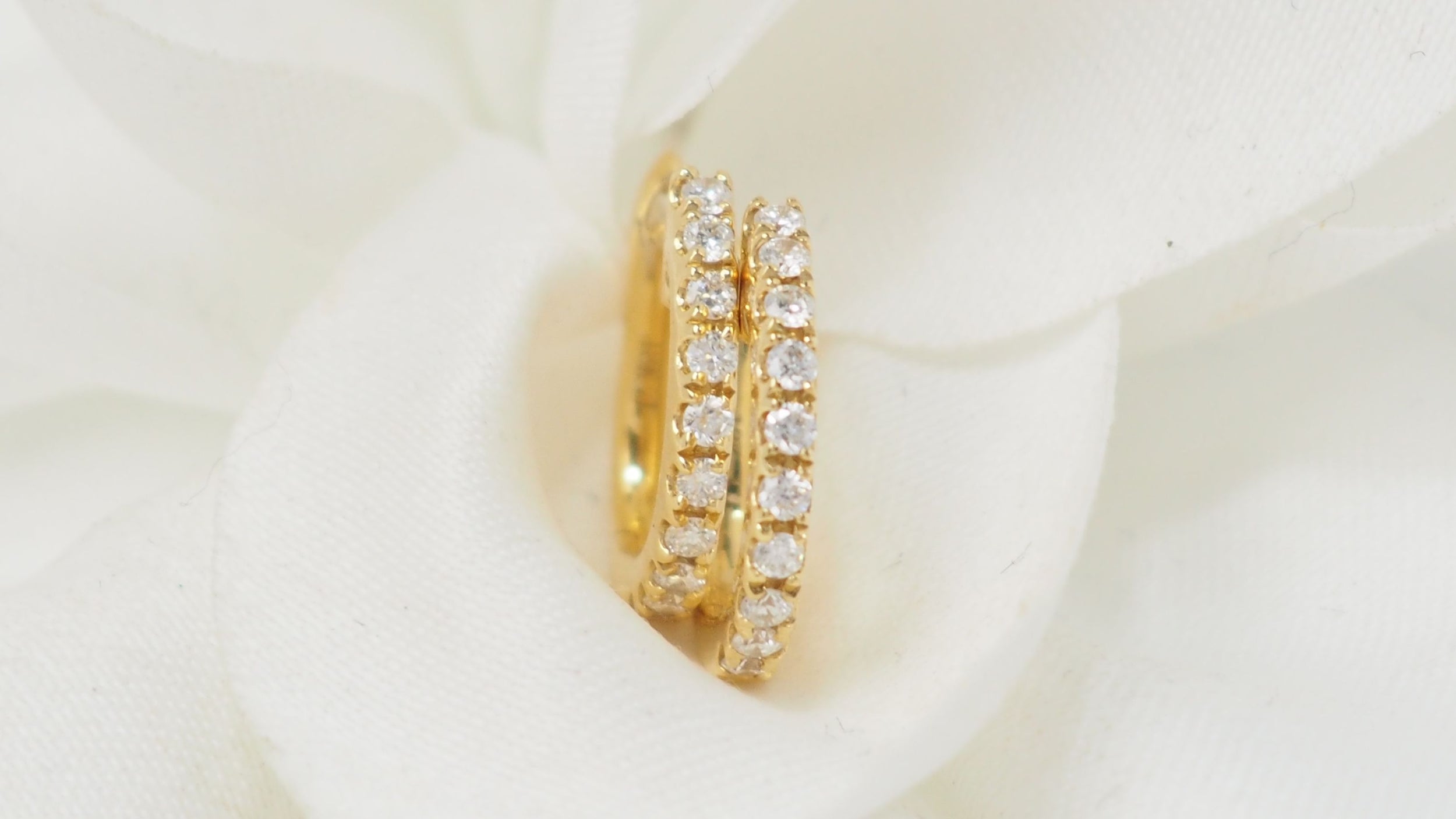 Boucles d'oreilles en or jaune et diamants