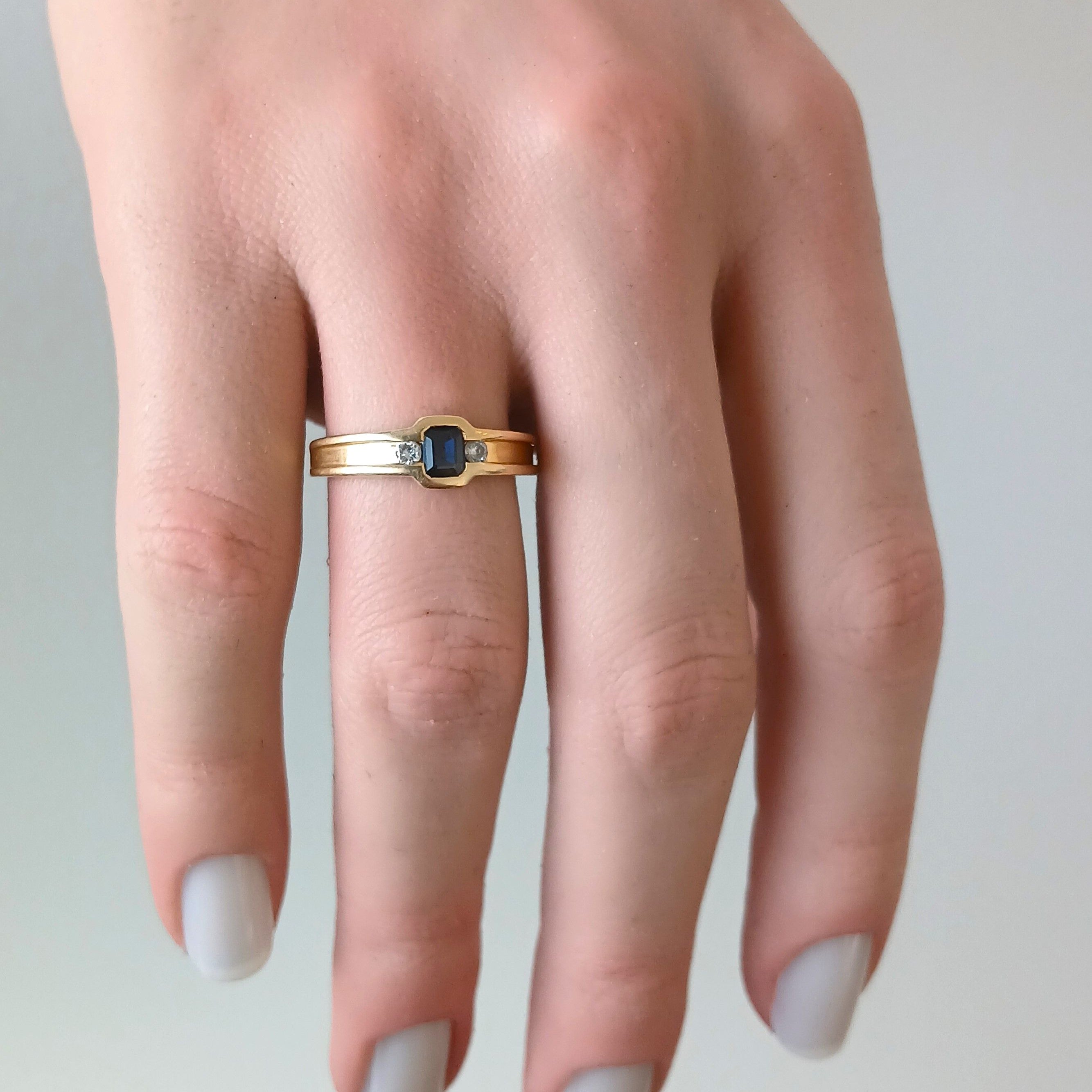 Bague Jonc en or jaune saphir et diamants