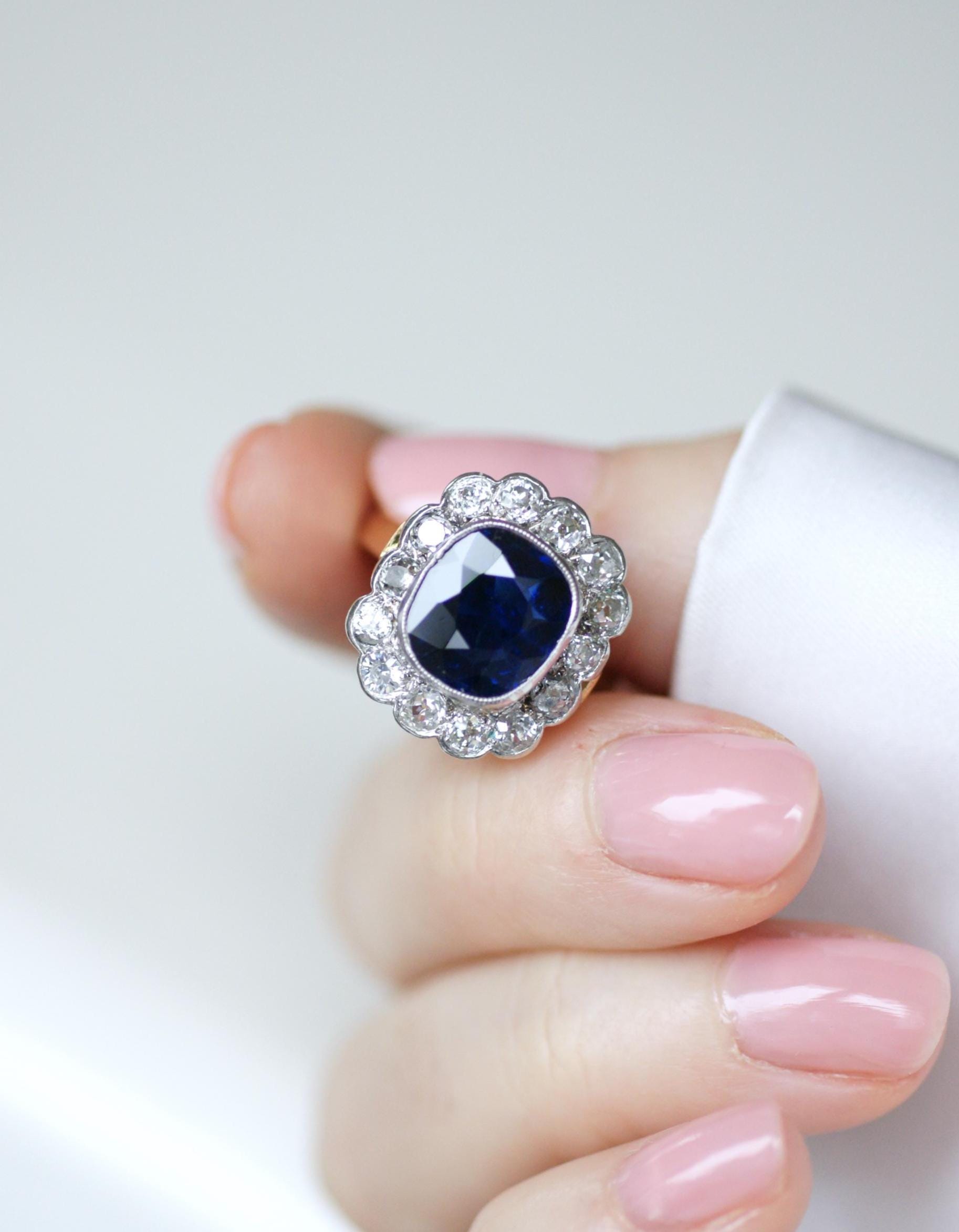 Ring Pompadour Art Deco Sapphire Siam Unheated and diamonds