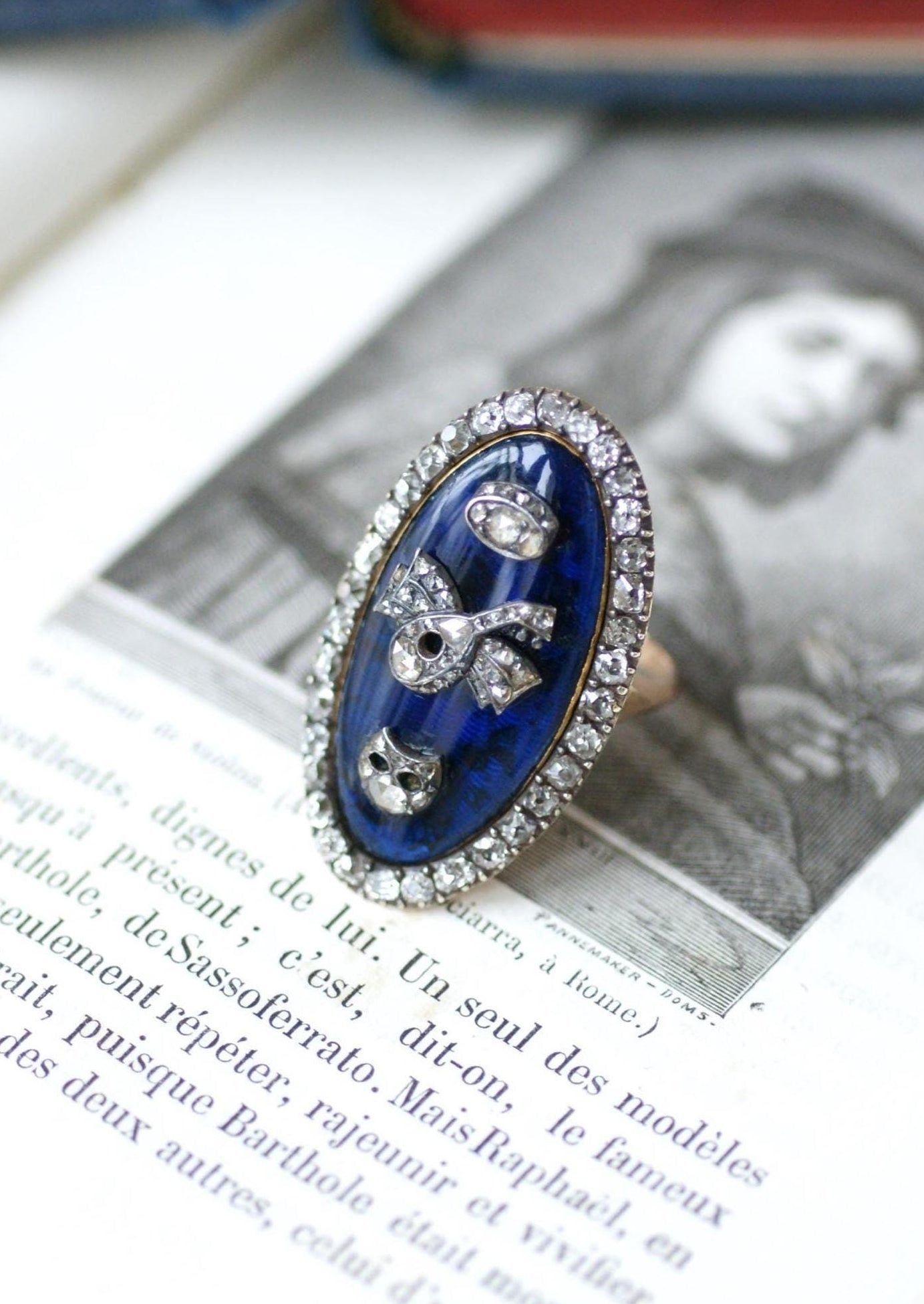 Bague navette en or rose et argent avec diamants et émail bleu