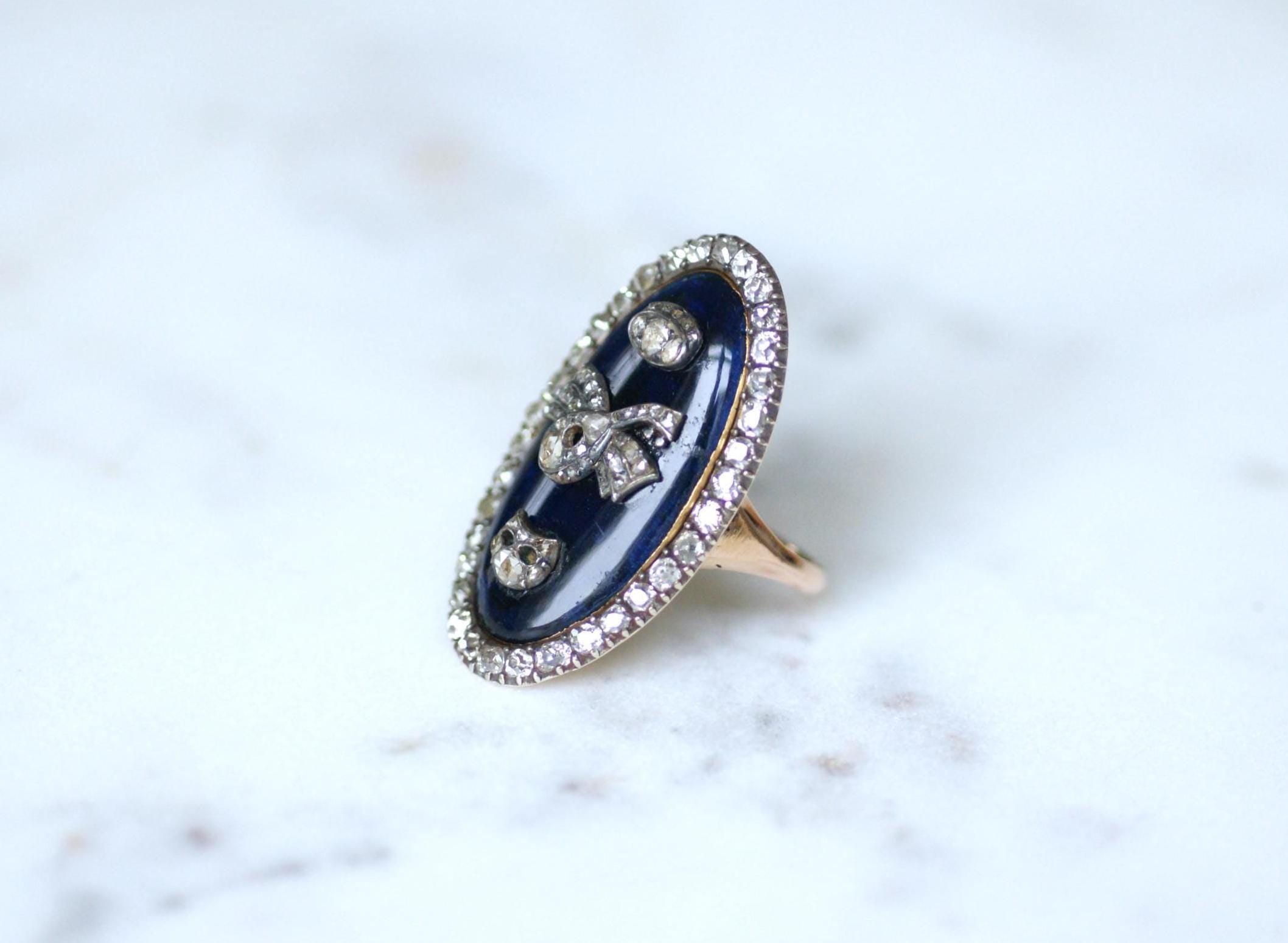 Bague navette en or rose et argent avec diamants et émail bleu
