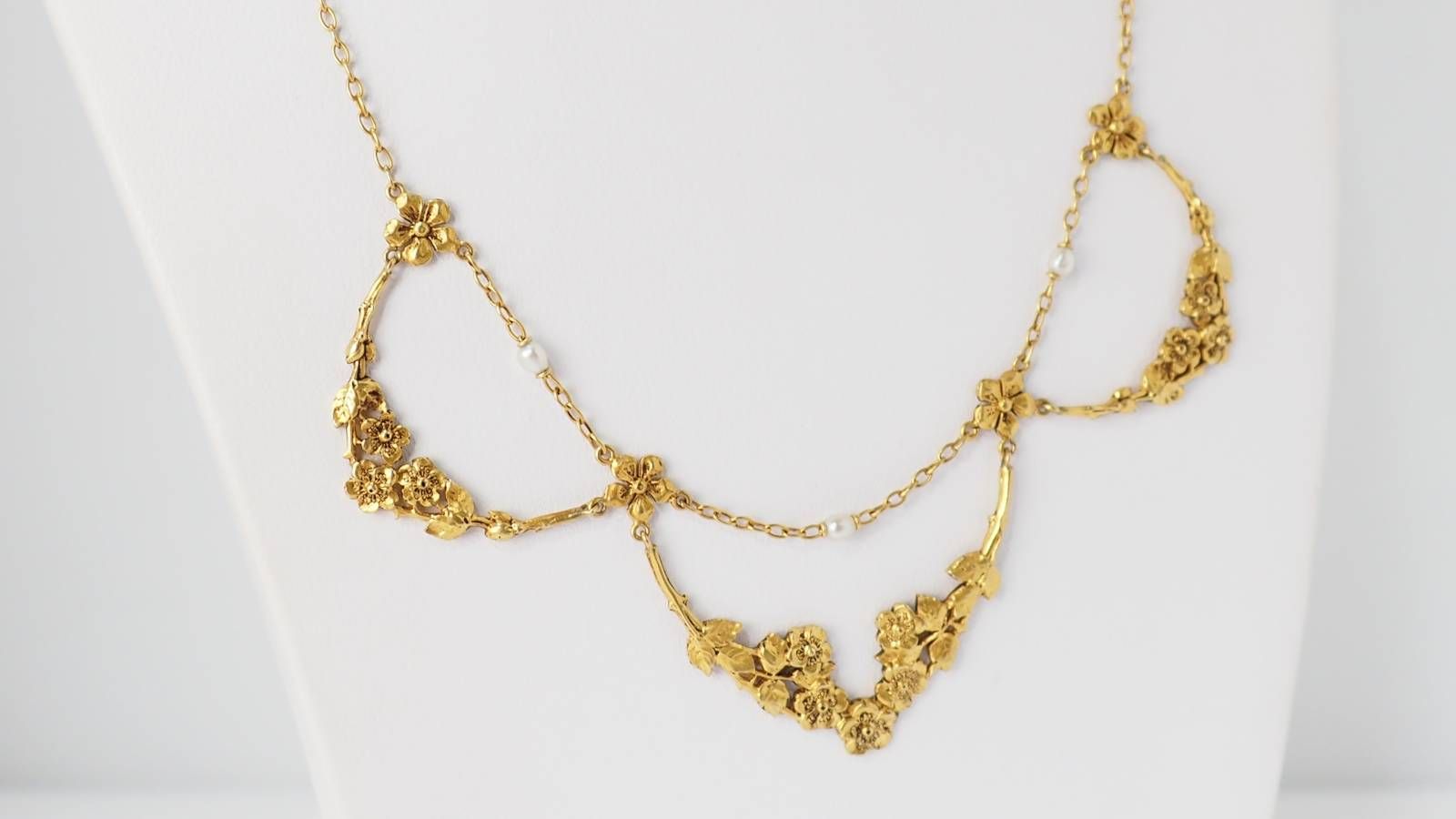 Collier draperie début XIXème siècle en or jaune et perles