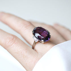 Bague Art Déco améthyste ovale en or blanc et platine