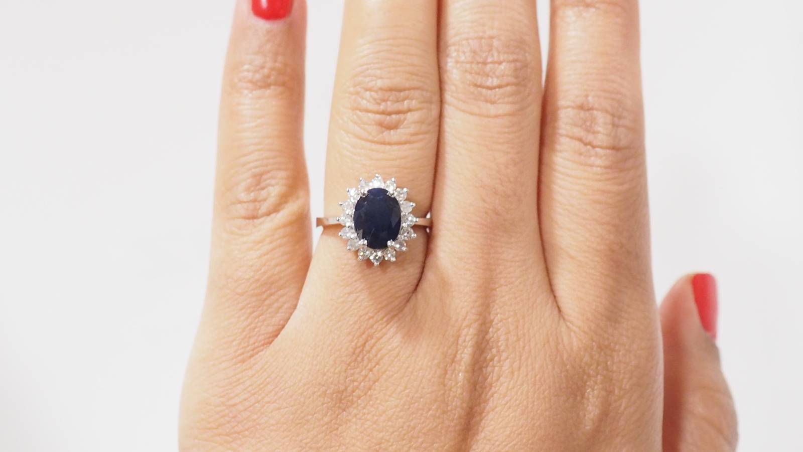 White gold, sapphire and diamond ring 