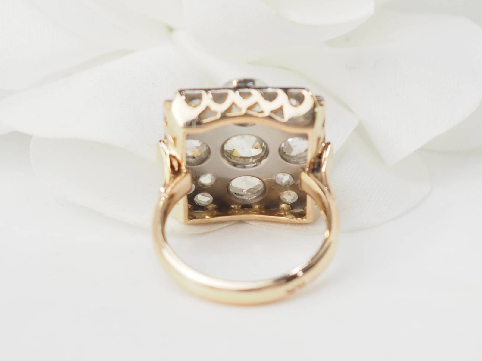 Bague ancienne en or jaune et platine avec diamants