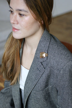 Broche BOUCHERON clip en or rose et rubis