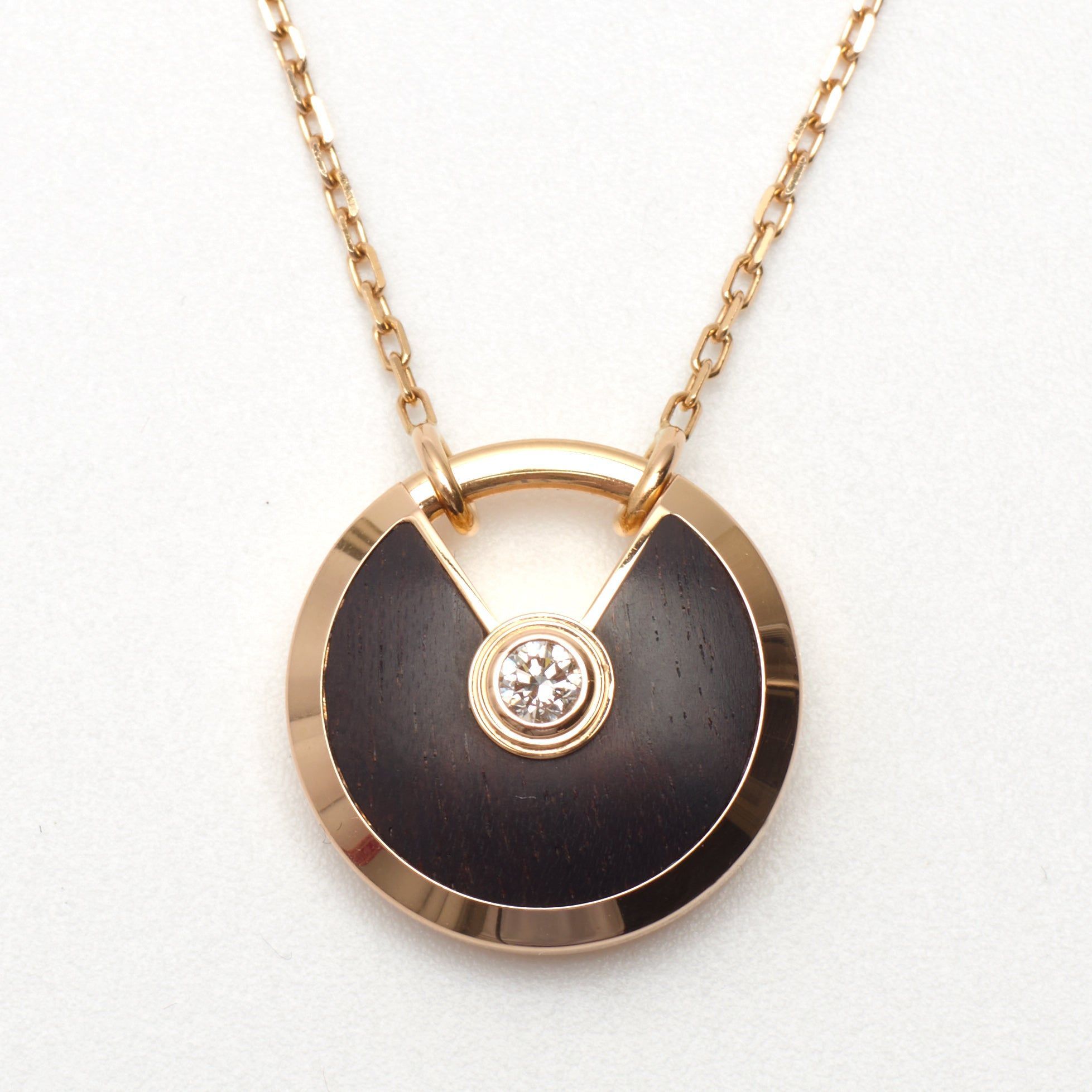 Sautoir Cartier Amulette PM en or rose et bois d'amourette