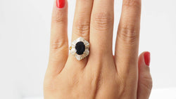 Bague Jupe en or jaune, Saphir ovale et diamants