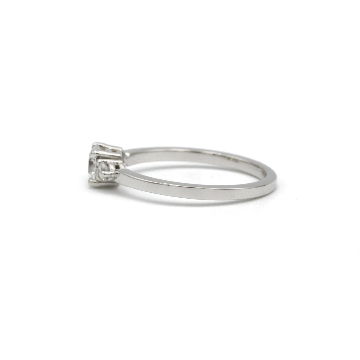 Solitaire accompagné - 0,38 carat D VVS1