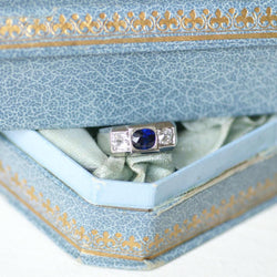 Louis Heissler Ring Chevalière Art Deco Saphir Non Chauffé and diamonds on Platinum