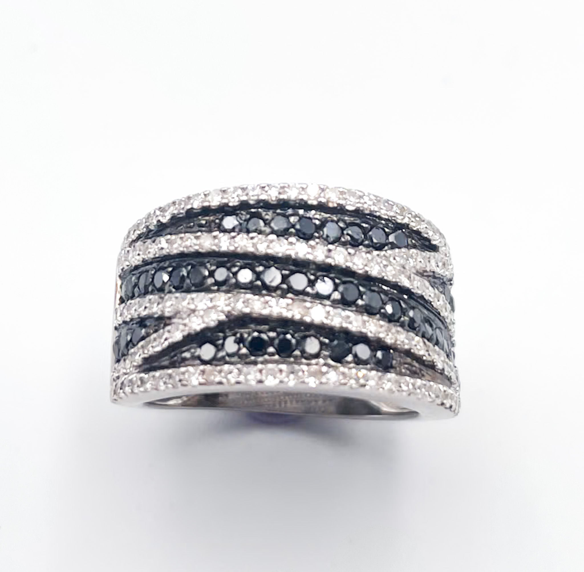 Bague bandeau diamants blancs et noirs