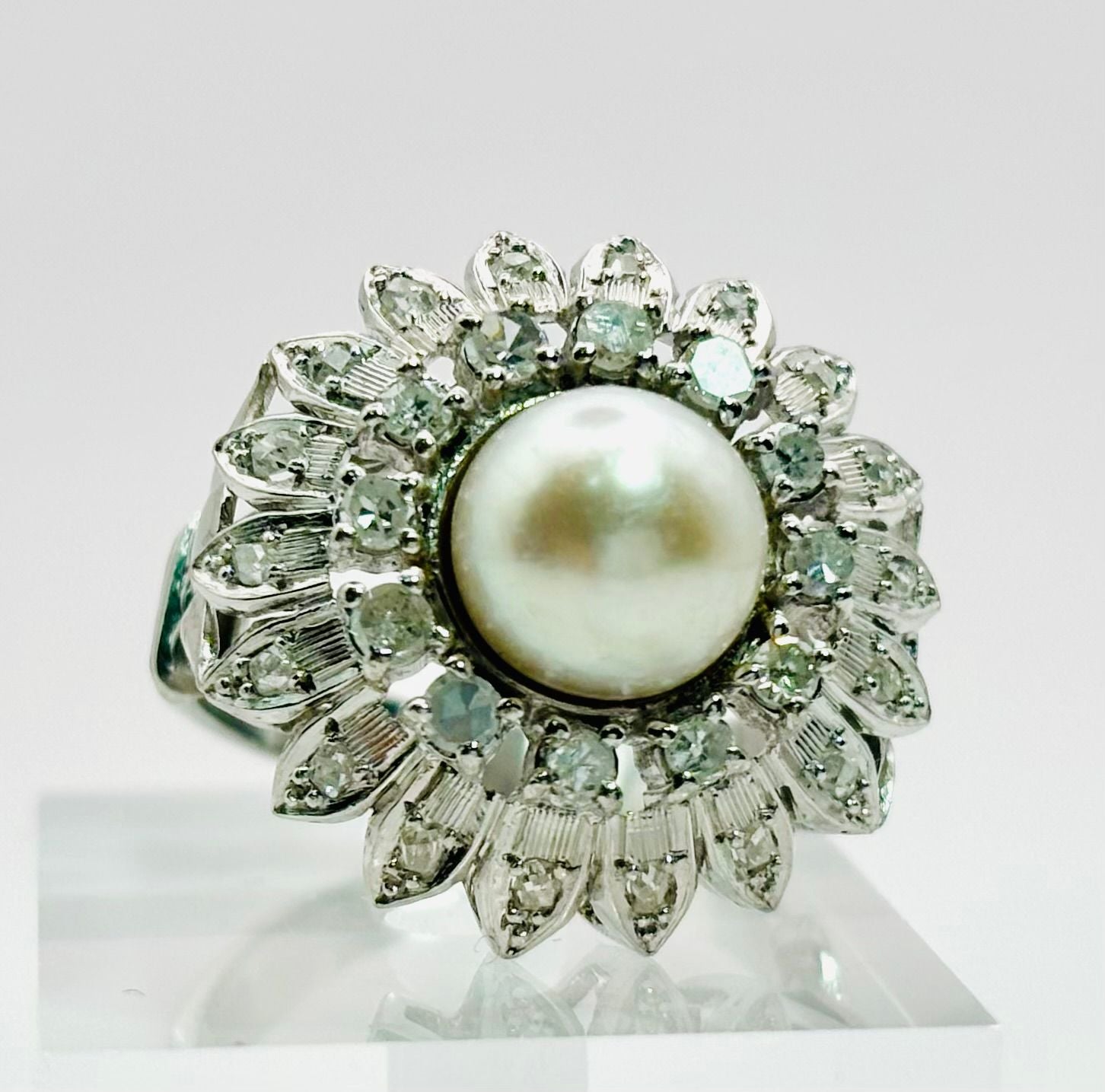 Bague en or blanc et diamant et perle