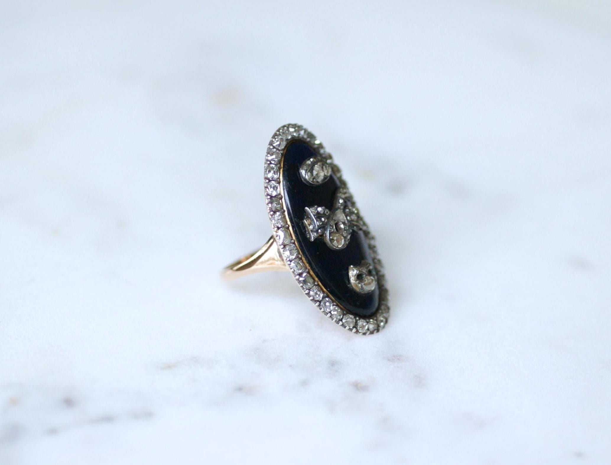 Bague navette en or rose et argent avec diamants et émail bleu