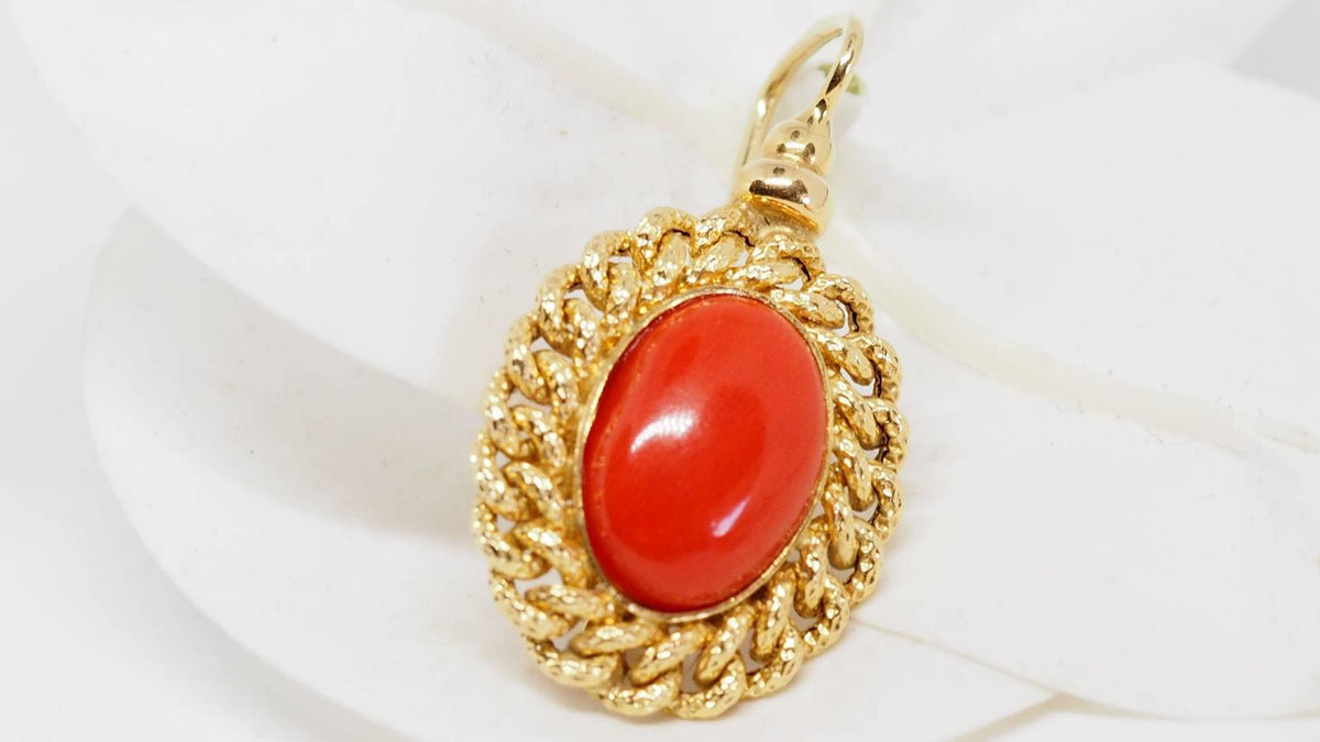 Boucles d'oreilles d'occasion en or jaune et corail