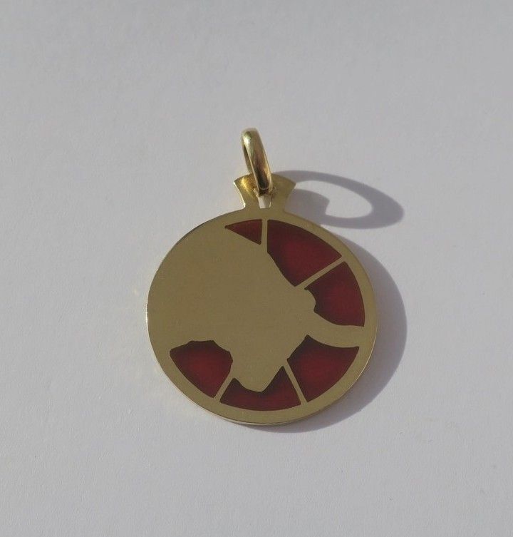Pendentif CARTIER zodiaque taureau en or jaune et émail