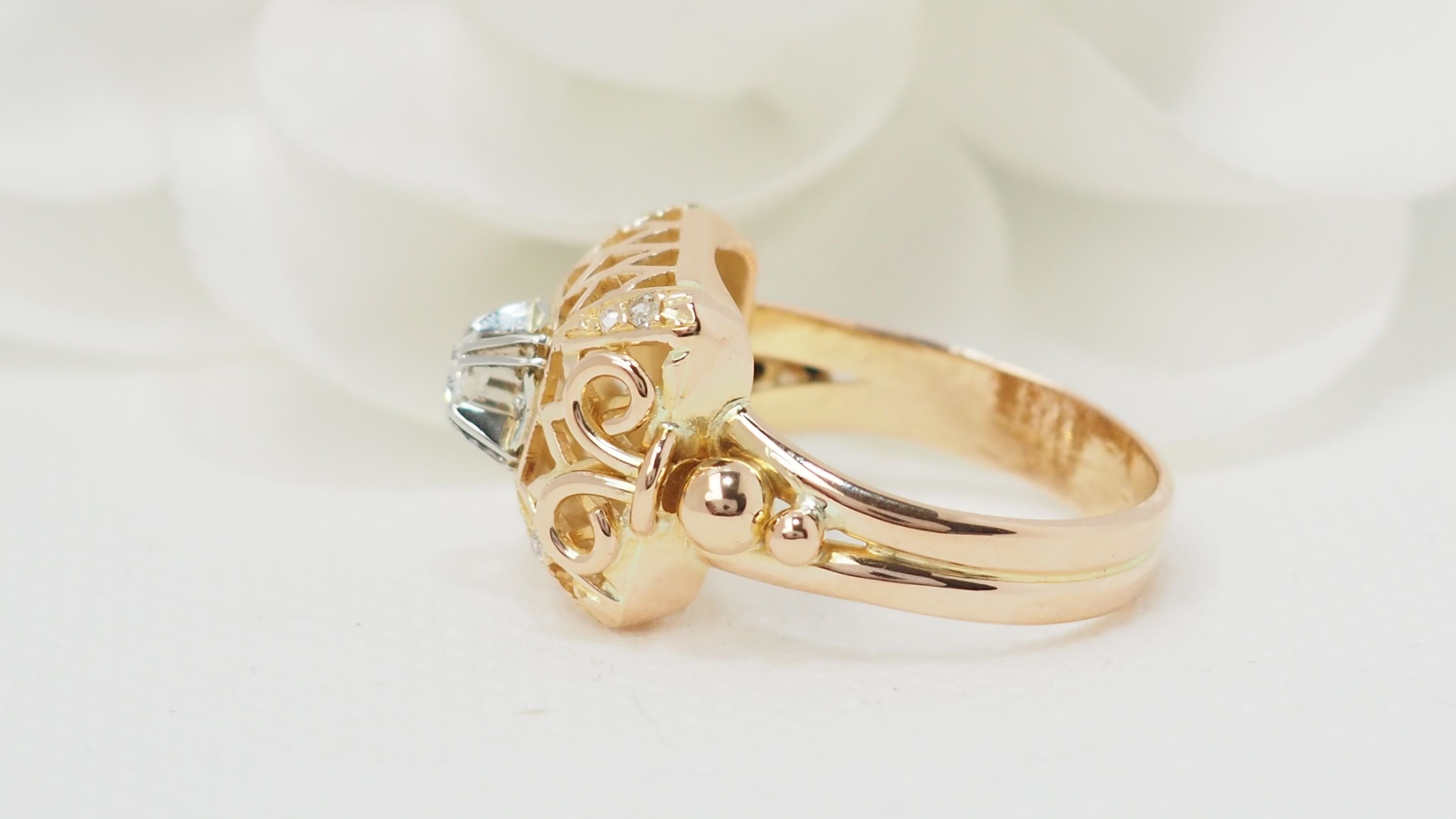 Bague ajourée en or jaune et diamant