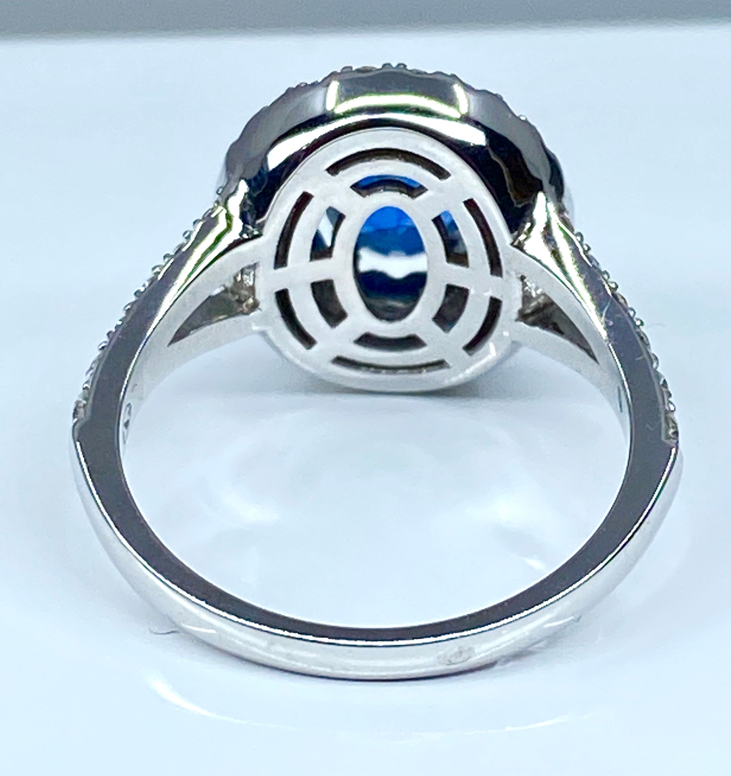 18k white gold sapphire and diamond ring