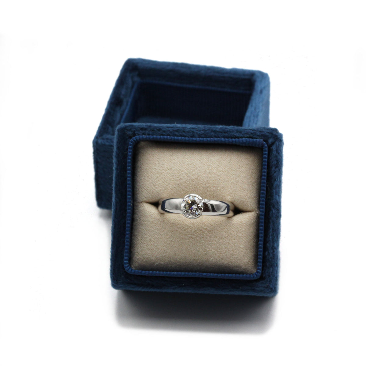 Bague - Or blanc et diamant