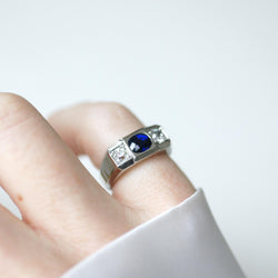 Louis Heissler Ring Chevalière Art Deco Saphir Non Chauffé and diamonds on Platinum