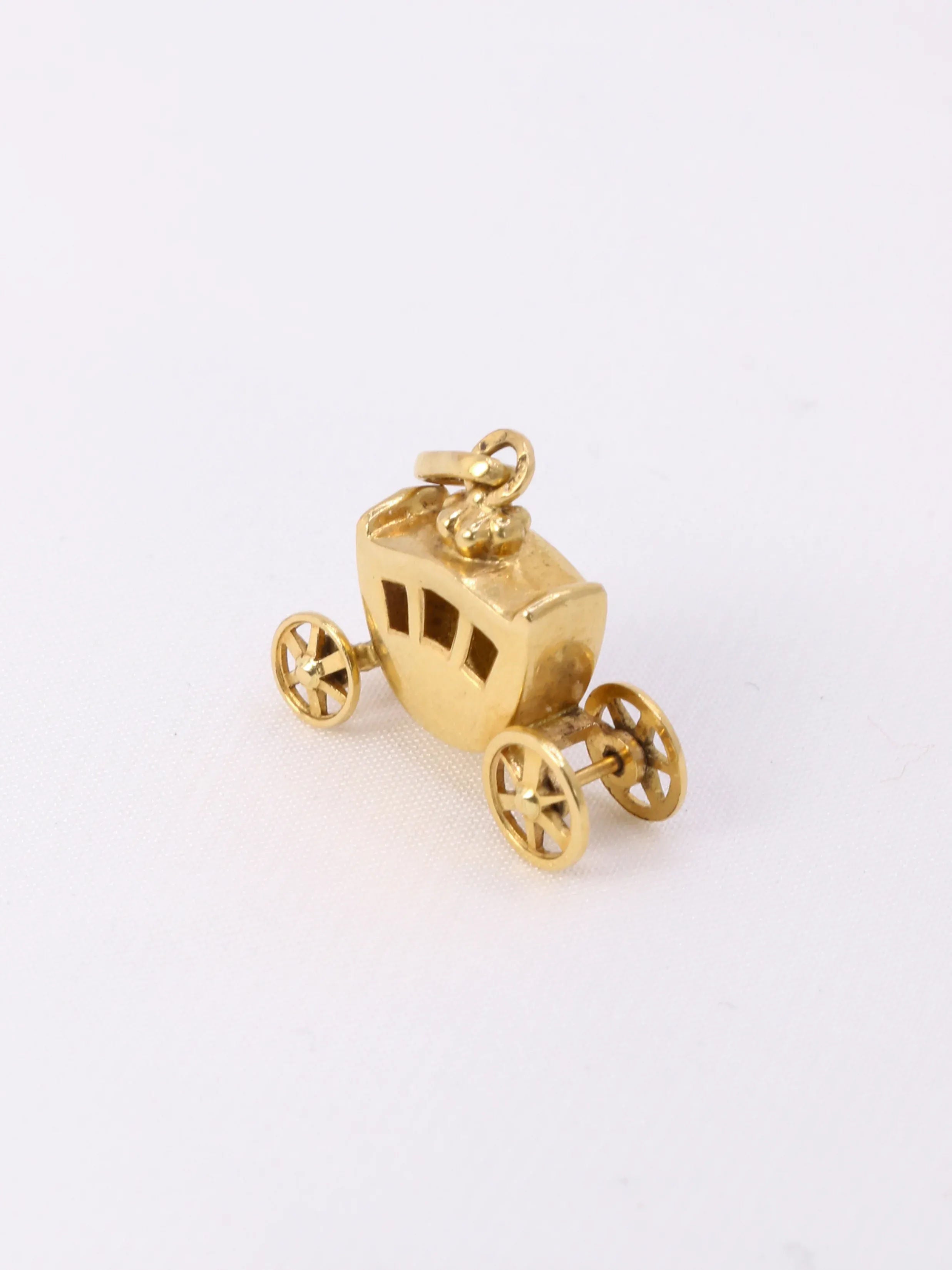 Pendentif charms carrosse vintage or jaune
