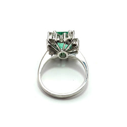 Bague en or blanc et émeraude