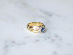 Bague jonc en or jaune et saphir de Ceylan