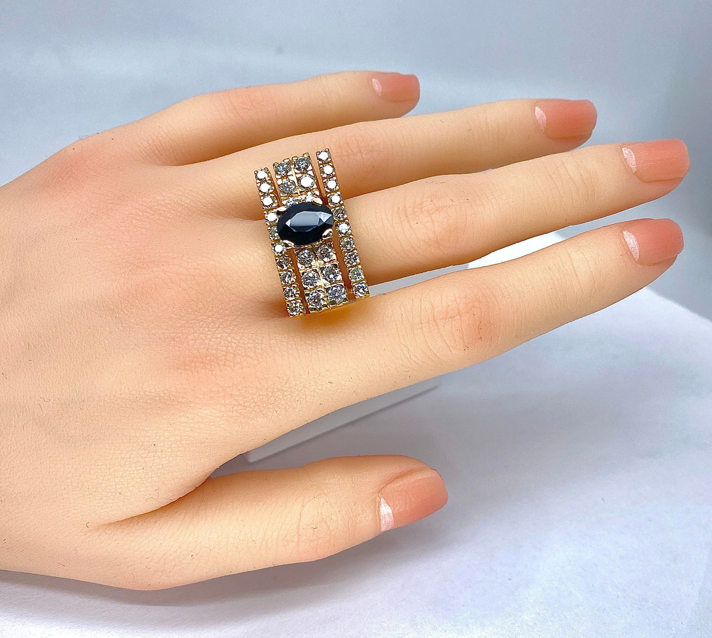 Importante bague en or jaune 18 carats en diamants et saphir