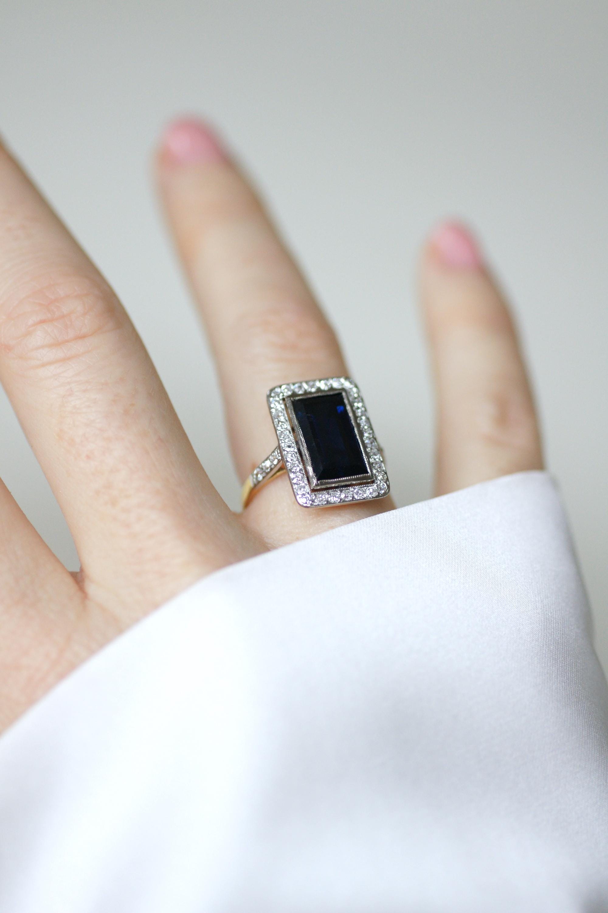 Ring Art Deco rectangular in yellow gold and paltinium with sapphire and diamonds