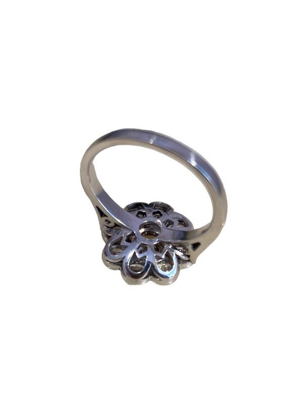 Bague Marguerite, en or blanc 18k et diamants