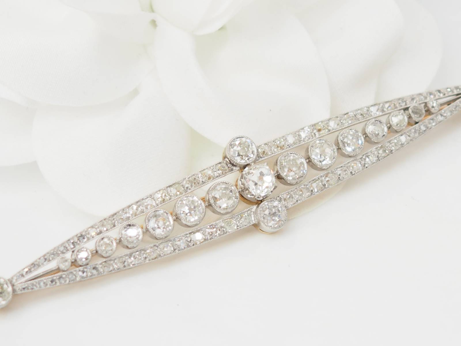 Broche Art Déco en or jaune et platine avec diamants