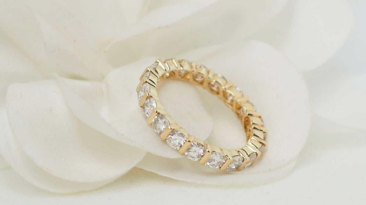 Alliance américaine en or jaune et diamants