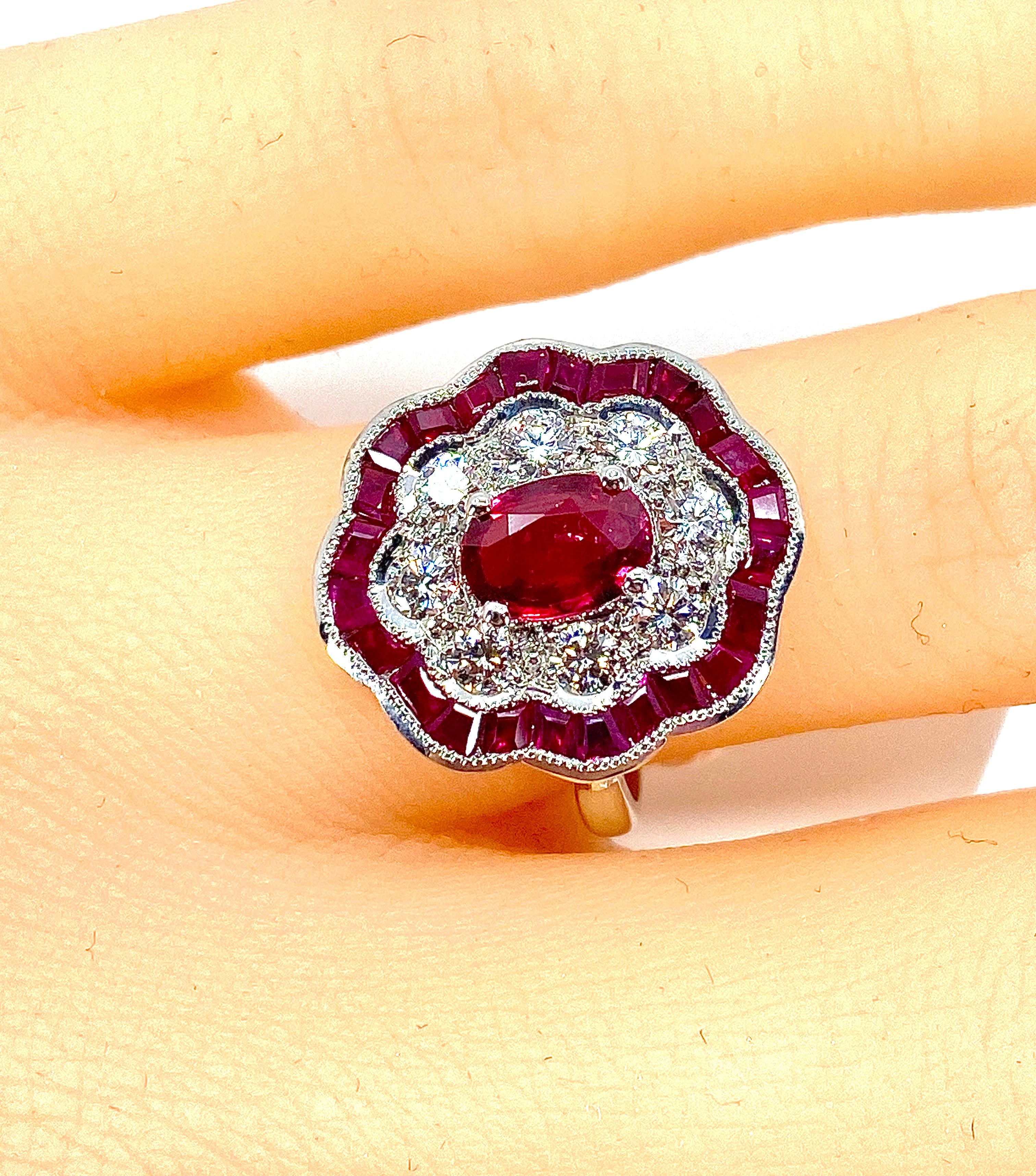 Bague marguerite en or blanc en rubis et diamants